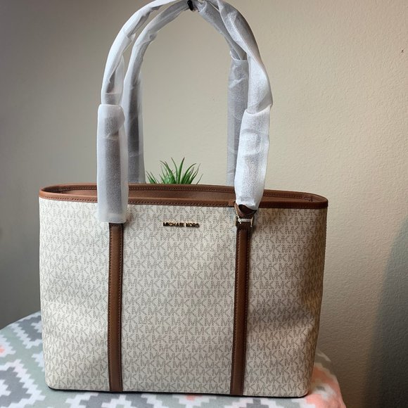 Michael Kors Handbags - Michael Kors Sady Multifunction Top Zip Large Tote